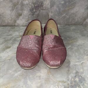 TOMS Classic Slip-On Glitter Flat in Pink